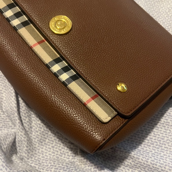 Burberry Note Shoulder Bag - Picture 4 of 11